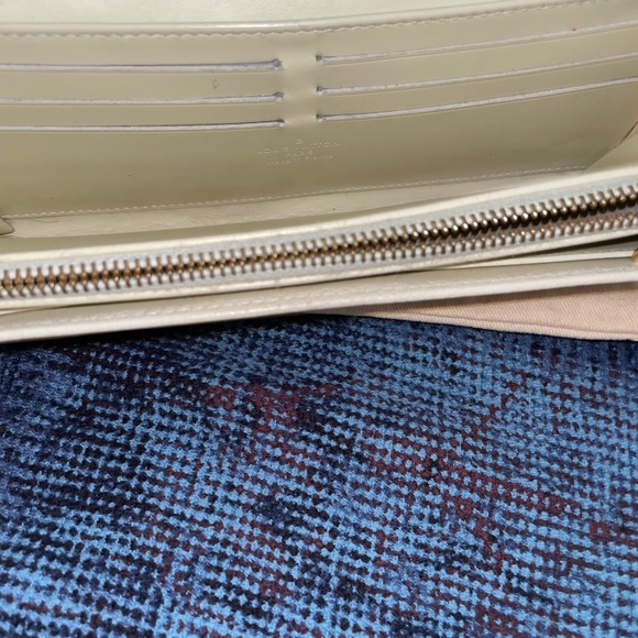 Louis Vuitton Wallet - Picture 7 of 13